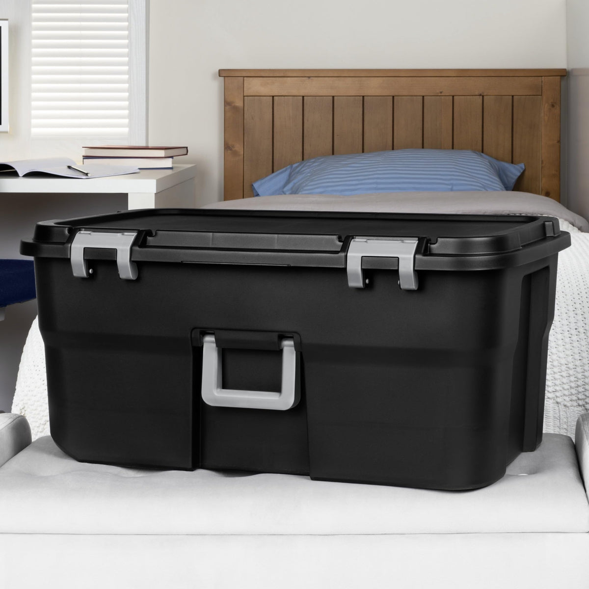 Black 22Gal Wheeled Lockable Storage Footlocker H987