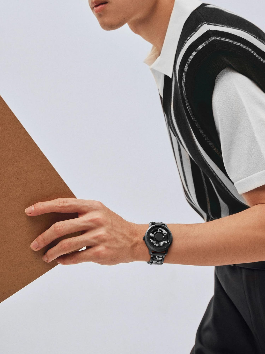 Magnetic Quartz Watch with Stainless Steel Band H7014